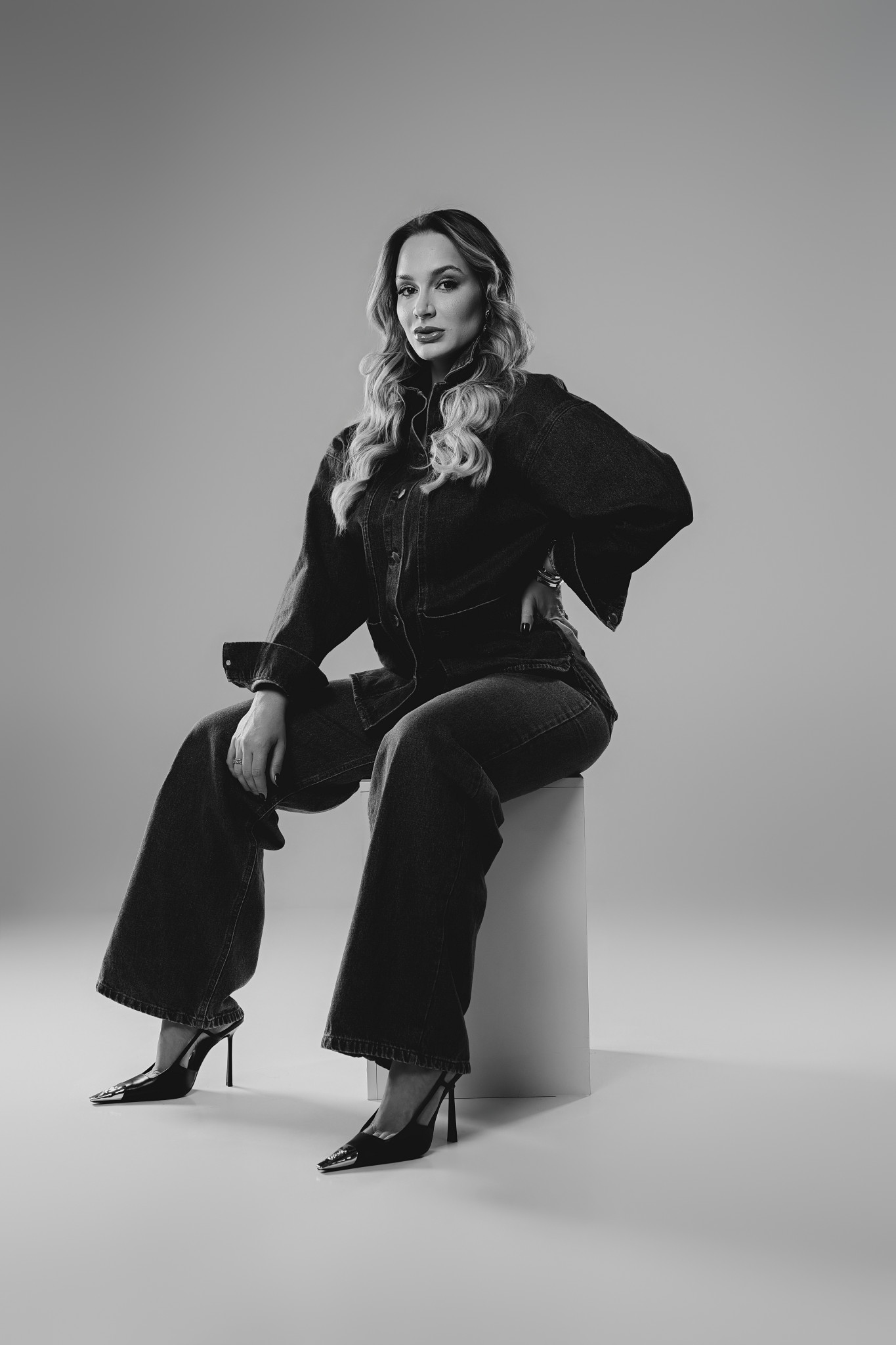 Dra. Nayara Naves em um ensaio de jeans